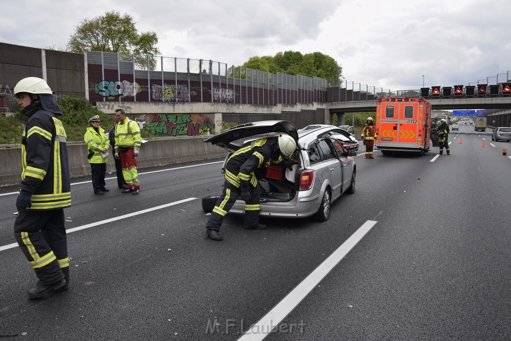 VU Auffahrunfall A 3 Rich Oberhausen kurz vor AS Koeln Dellbrueck P111.JPG - Miklos Laubert